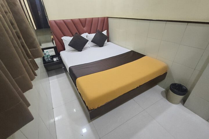 Room 4 of 16