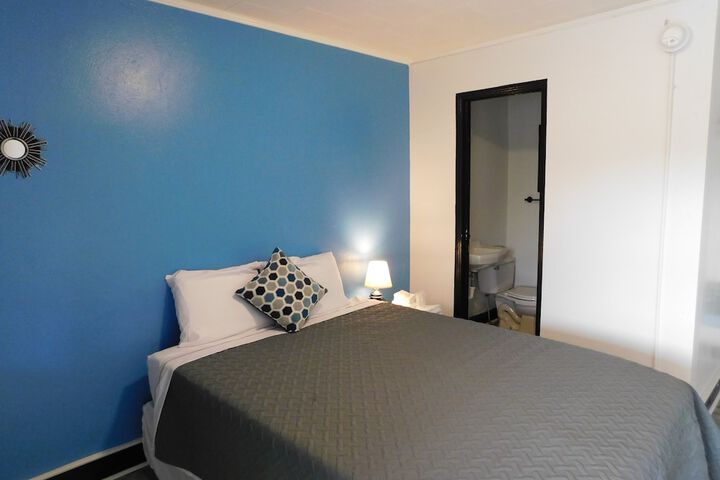 Room 6 of 27