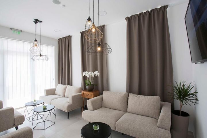 Lounge 55 of 66
