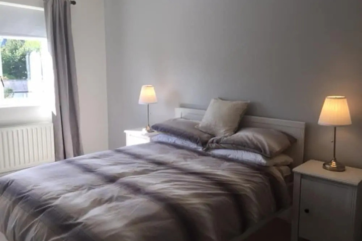 Room 4 of 10