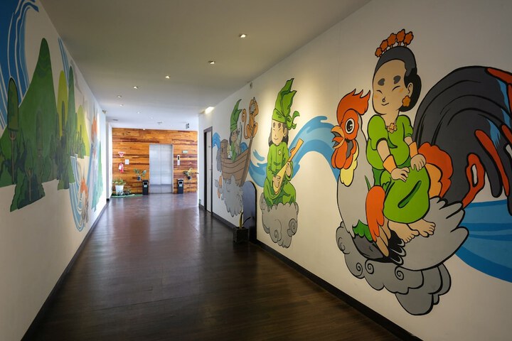 Ballroom/Hall 36 of 44