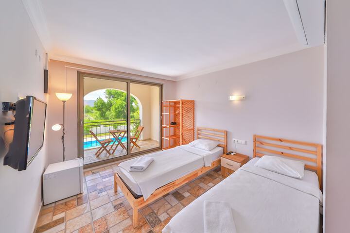 Room 4 of 19