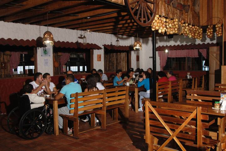 Dining 26 of 35