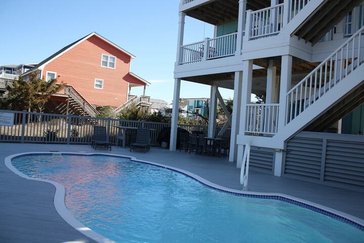 Pool 42 of 76