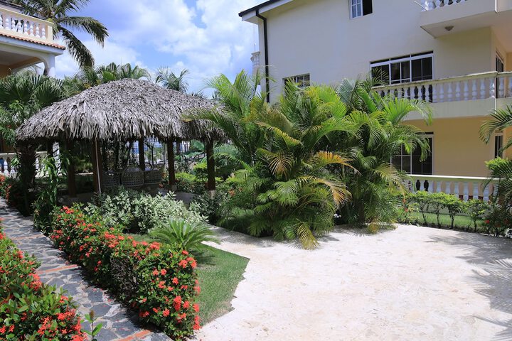 Hotel Exterior 64 of 67
