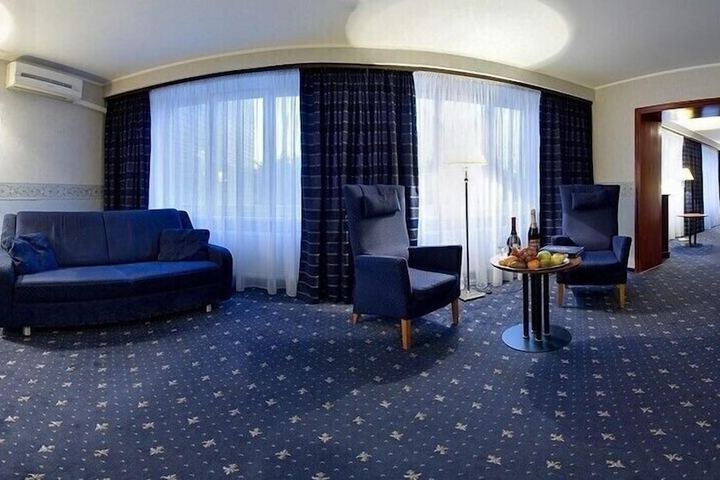 Room 22 of 36