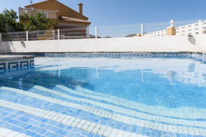 Pool 25 of 30