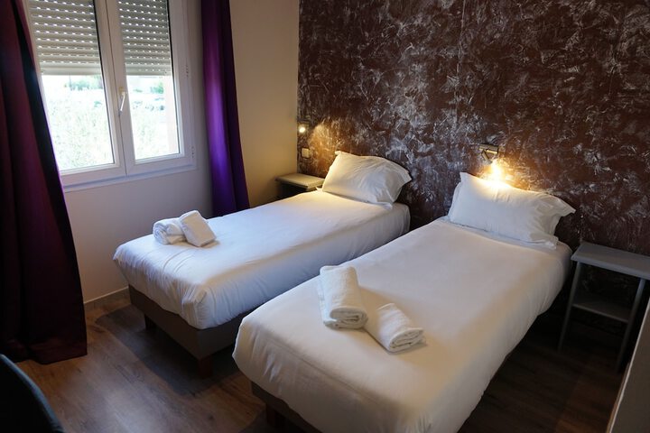 Room 4 of 43