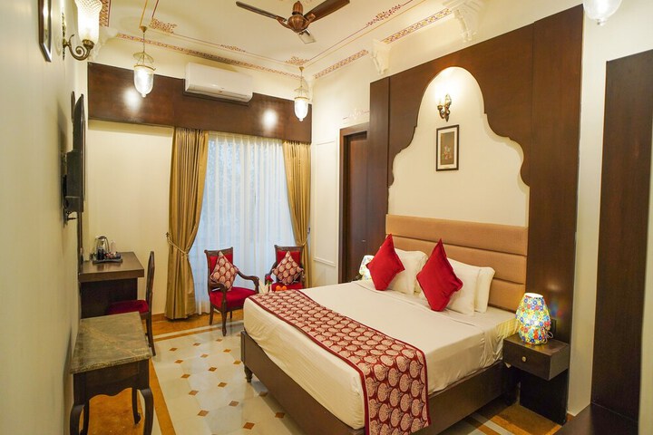 Room 30 of 47