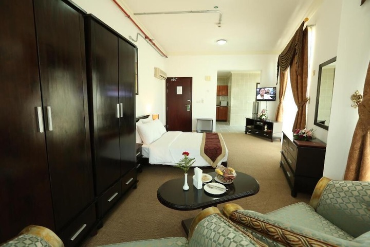 Room 13 of 37