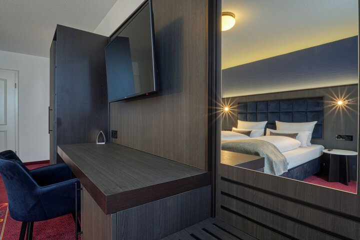 Room 40 of 77