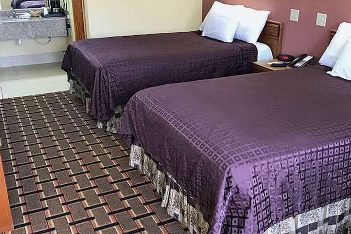 2 Double Beds (6 of 9)