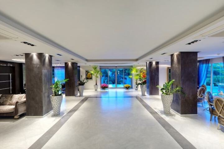 Hotel Interior 4 of 90