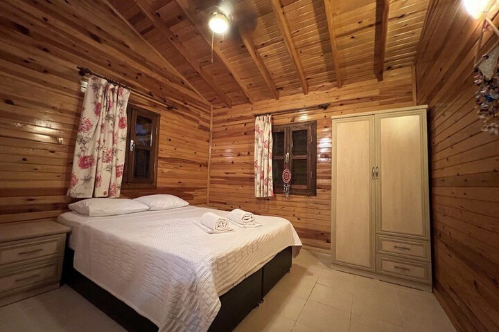 Room 11 of 48