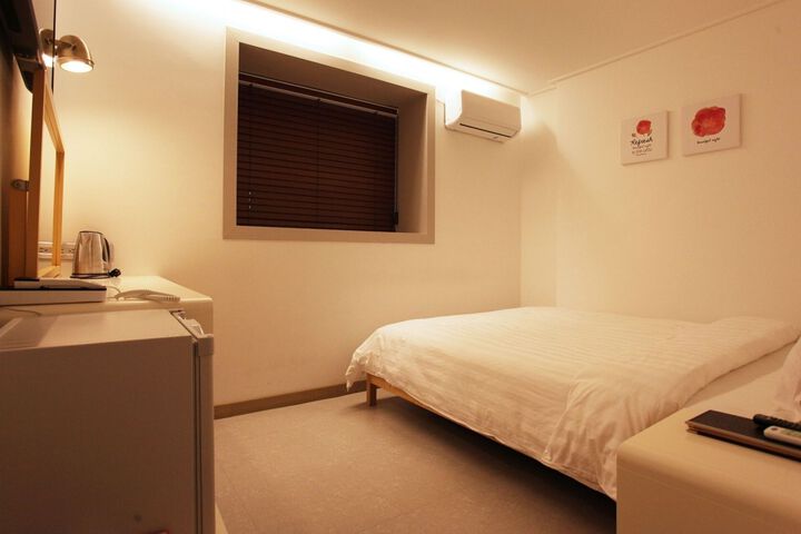 Room 103 of 198