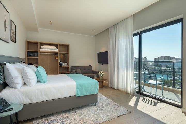 Room 21 of 46