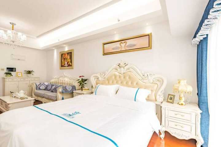 Room 3 of 27