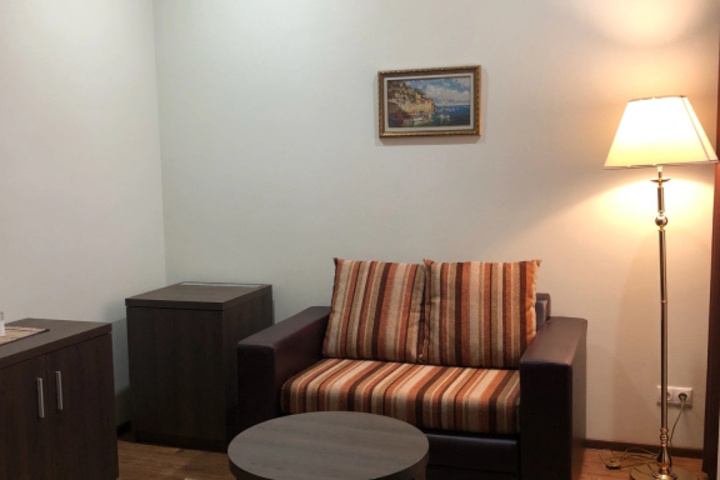 Room 5 of 11