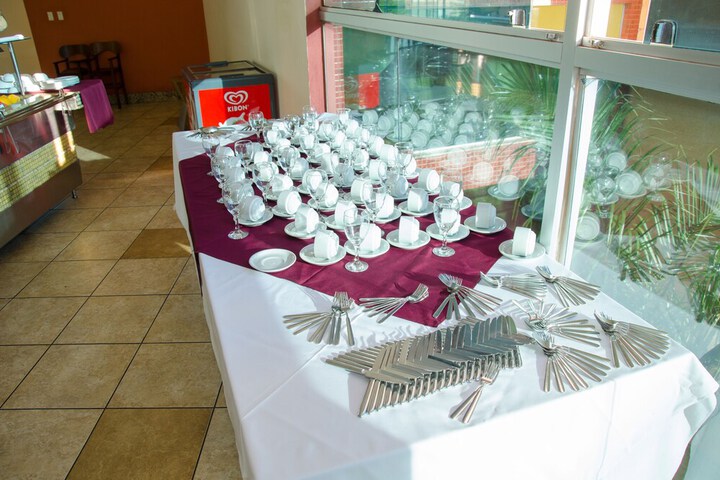 Breakfast/Coffee Service 24 of 36