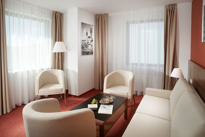 Room 11 of 83