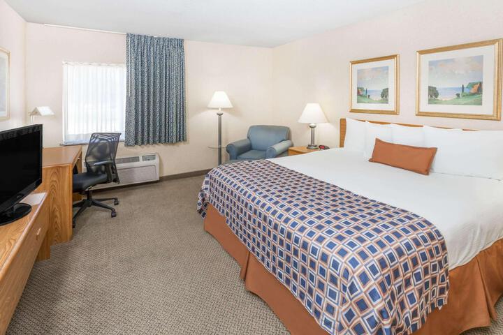 2 Queen Beds (8 of 8)