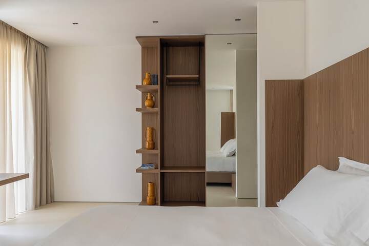 Room 11 of 23