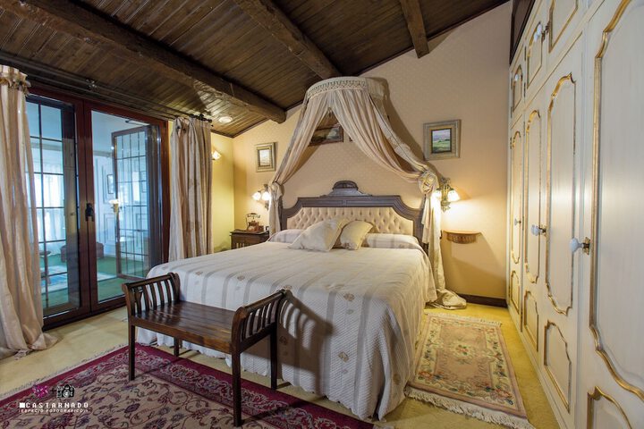 Room 8 of 16