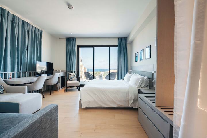 Room 40 of 103