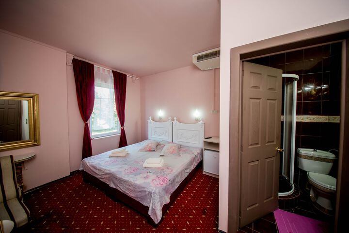 Room 8 of 16