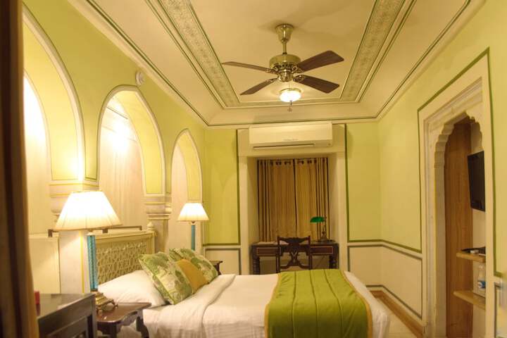 Room 8 of 92