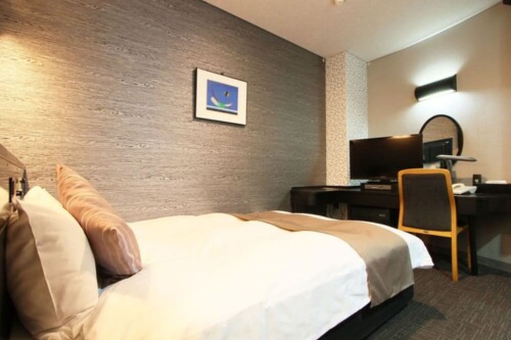 Room 8 of 25