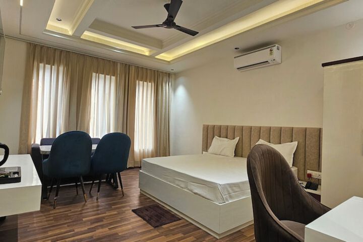 Room 3 of 35