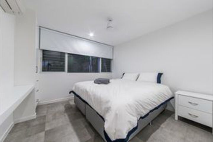 Room 9 of 20