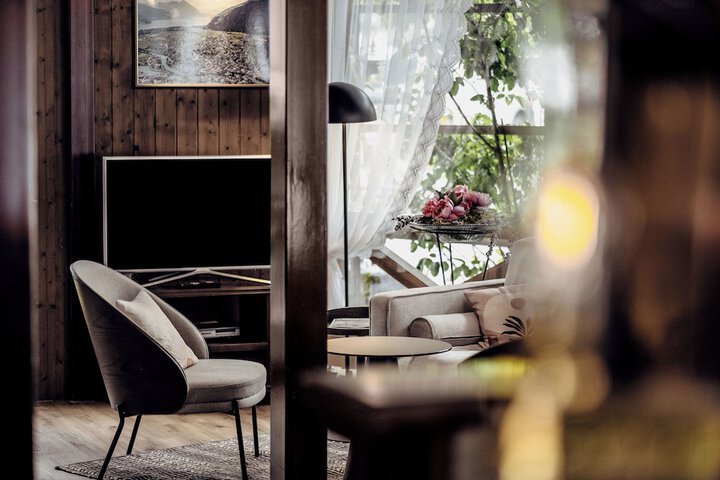 Lounge 51 of 63
