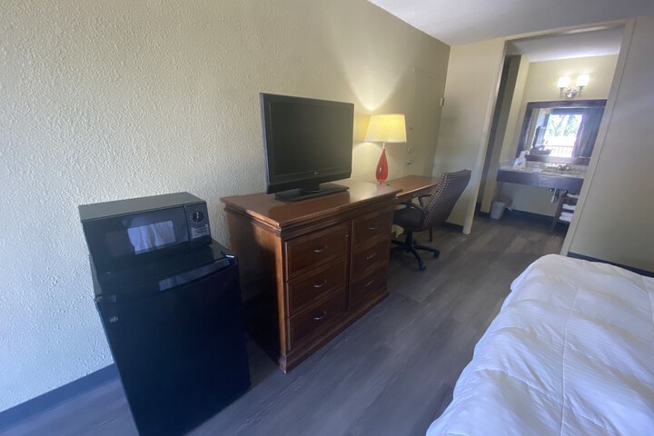 2 Double Beds (8 of 14)