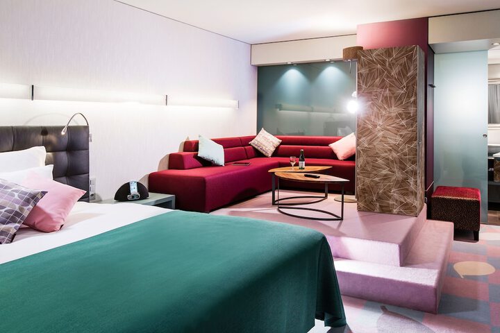 Room 10 of 85