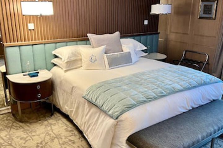 Room 49 of 216