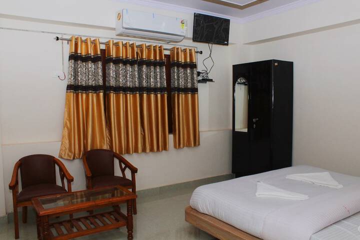 Room 9 of 37