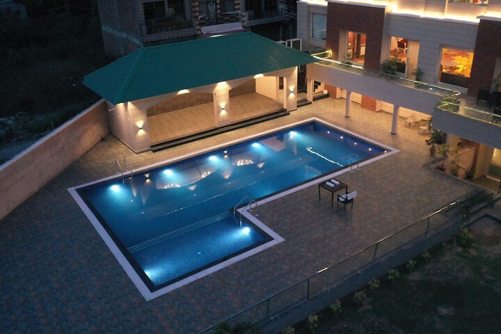 Pool 15 of 21