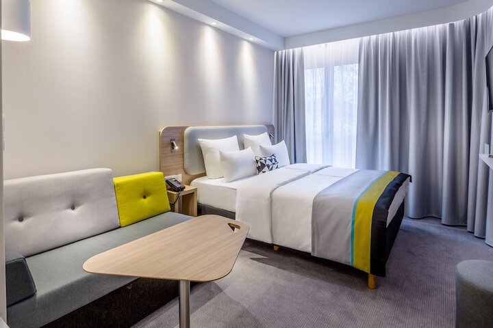 Room 4 of 39