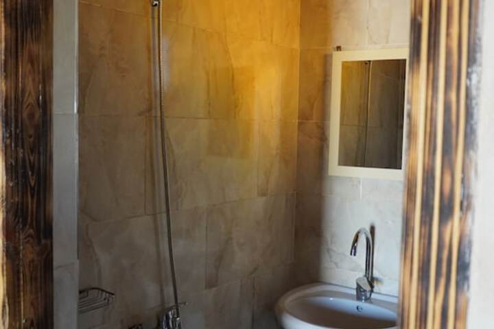 Room 13 of 120