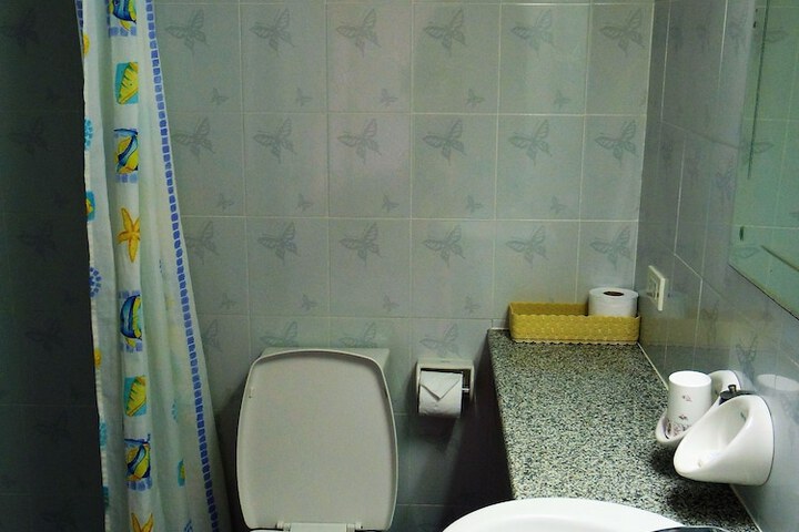 Room 8 of 27