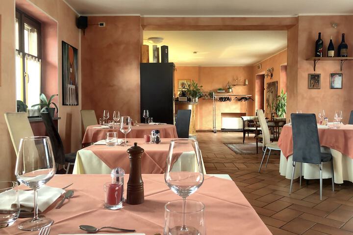 Dining 83 of 104