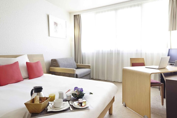 Room 25 of 102