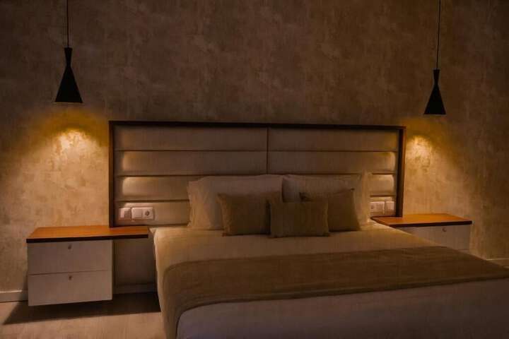Room 10 of 24