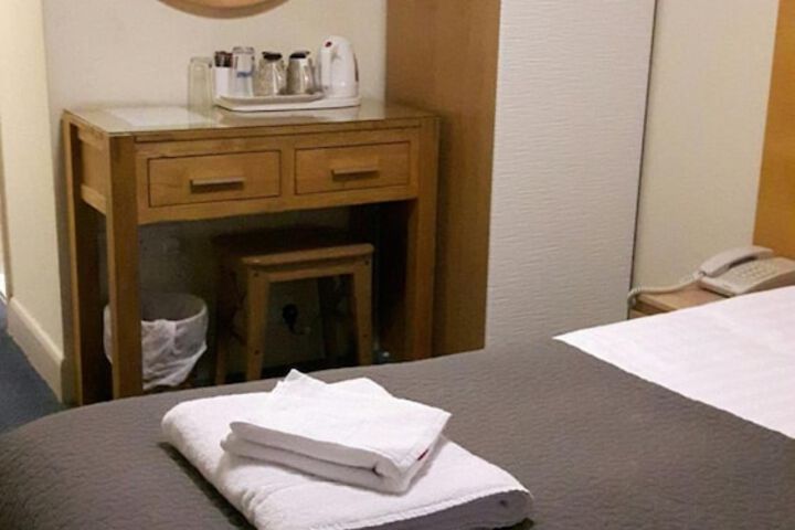 Room 12 of 28