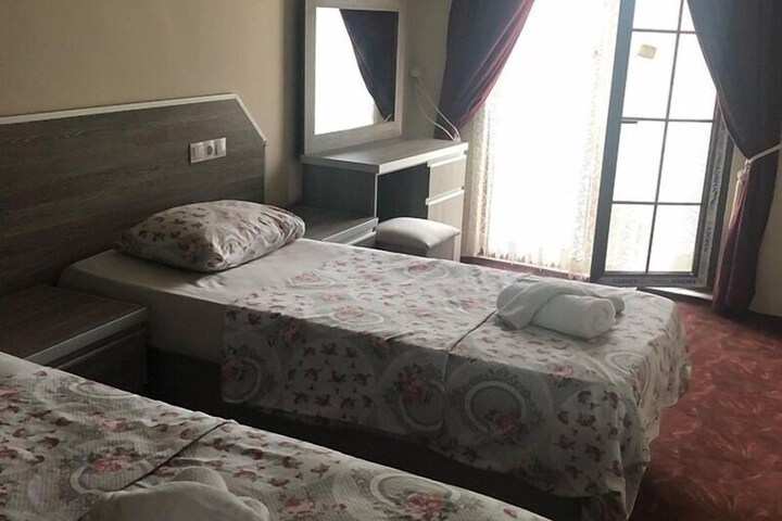 Room 11 of 28