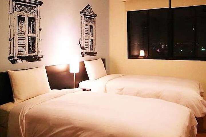 Room 11 of 20