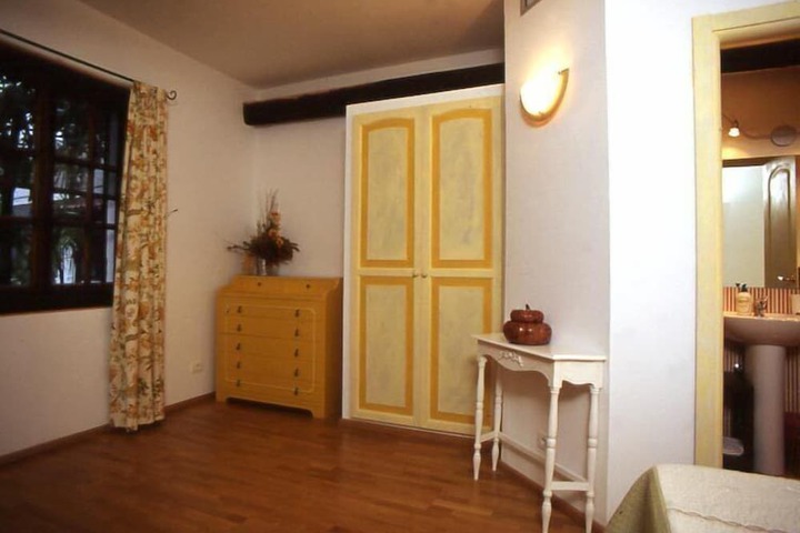 Room 12 of 24