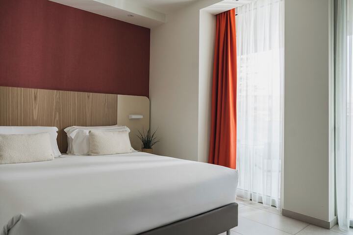 Room 34 of 153